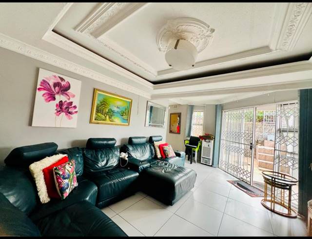 4 BEDROOM PROPERTY TO RENT IN NEWLANDS WEST